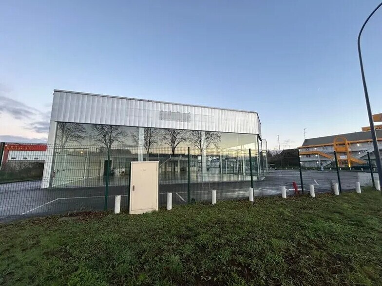 Local commercial dans Saint-Quentin à vendre - Photo de l’immeuble – Image 3 sur 11