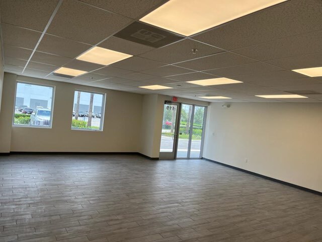 10900 NW 146th St, Hialeah Gardens, FL à louer - Photo de l’immeuble – Image 3 sur 14