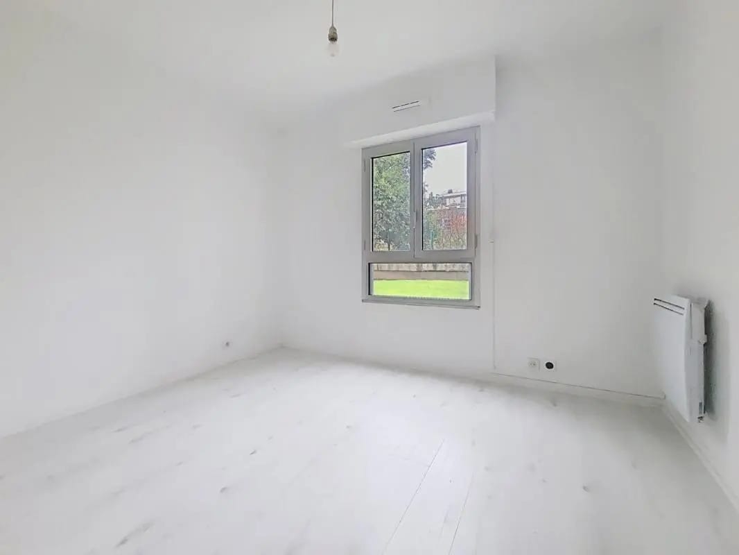 Bureau dans Issy-les-Moulineaux à vendre Photo intérieure– Image 1 sur 2