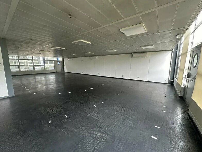 Bureau dans Reims à louer - Photo de l’immeuble – Image 3 sur 12