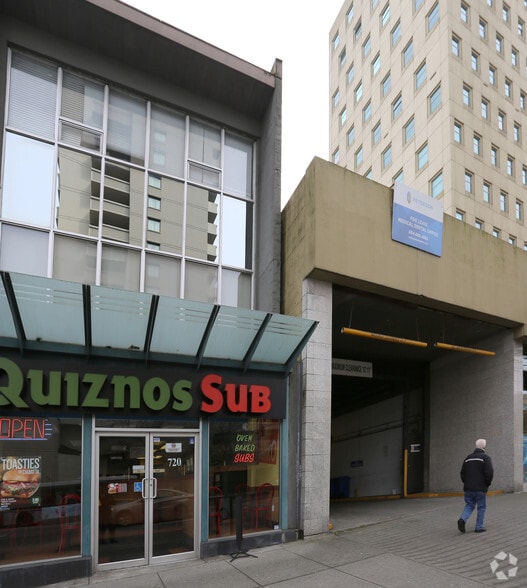 718 Broadway W, Vancouver, BC à louer - Photo de l’immeuble – Image 3 sur 7