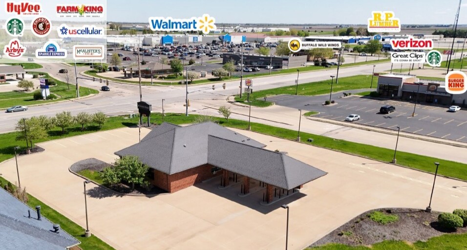 1661 E Jackson St, Macomb, IL à louer - Photo de l’immeuble – Image 3 sur 23