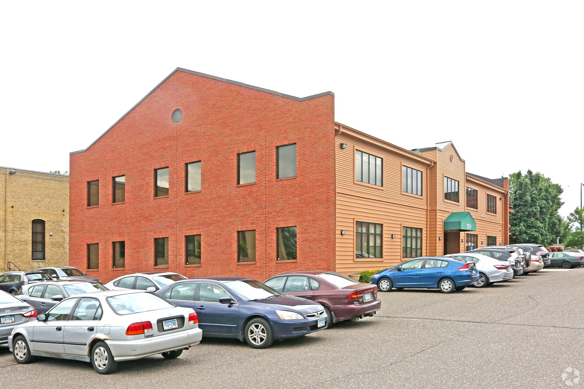 2314 University Ave W, Saint Paul, MN à louer Photo principale– Image 1 sur 8