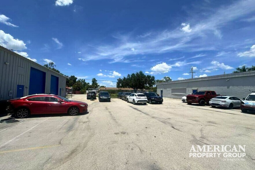 204 Center Rd, Fort Myers, FL à vendre - Photo de l’immeuble – Image 3 sur 6
