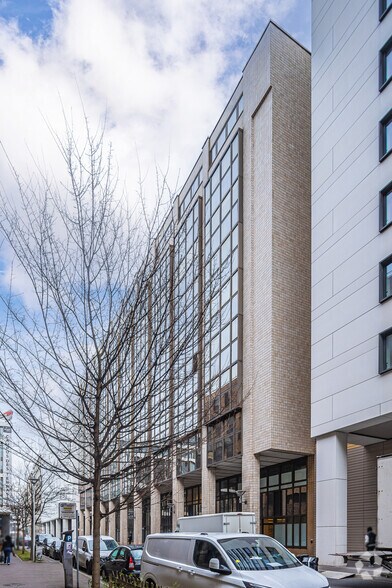 Bureau dans Nanterre à louer - Photo de l’immeuble – Image 2 sur 3