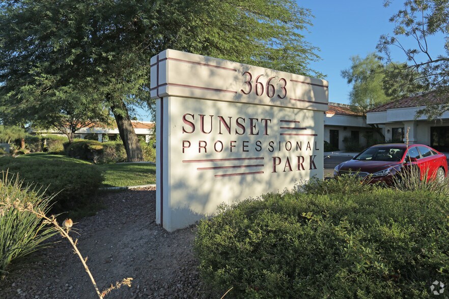 3663 E Sunset Rd, Las Vegas, NV à louer - Photo de l’immeuble – Image 2 sur 6