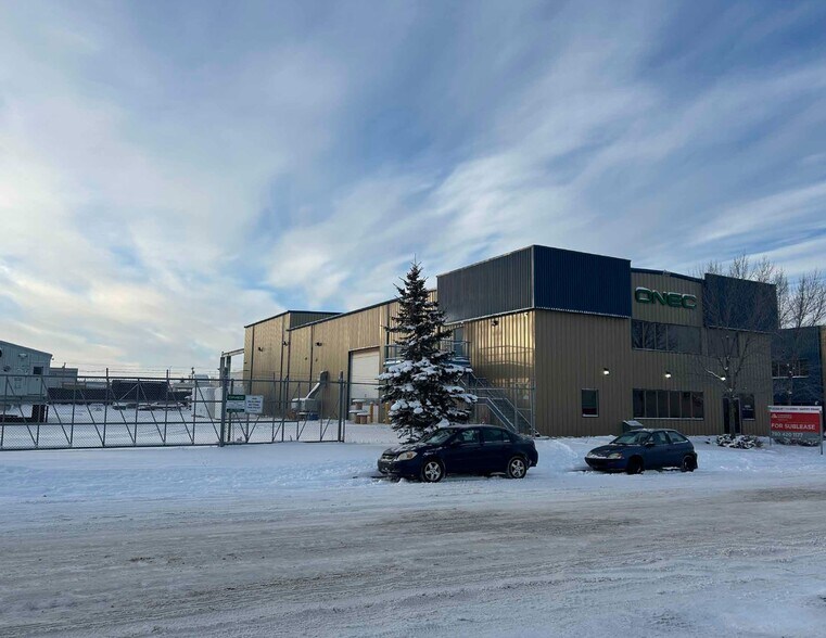 3811 78 Ave NW, Edmonton, AB à louer - Photo de l’immeuble – Image 3 sur 5