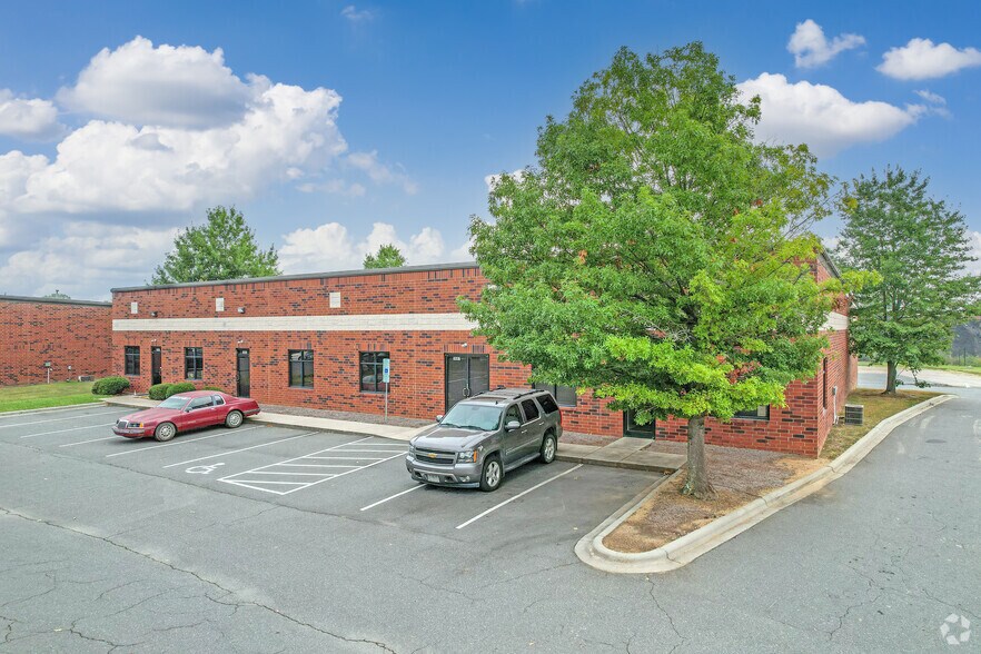 3661-3669 Centre Cir, Fort Mill, SC à louer - Photo de l’immeuble – Image 2 sur 4