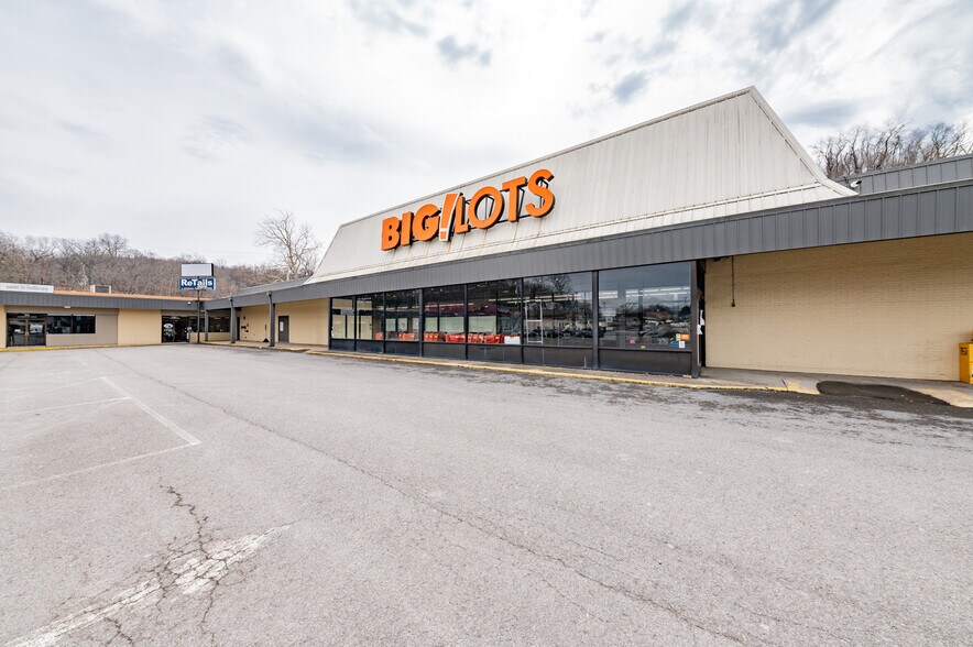 902 Fairmont Rd, Morgantown, WV à louer - Photo de l’immeuble – Image 3 sur 15