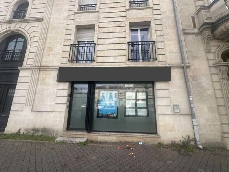 Local commercial dans Bordeaux à louer - Photo de l’immeuble – Image 1 sur 9