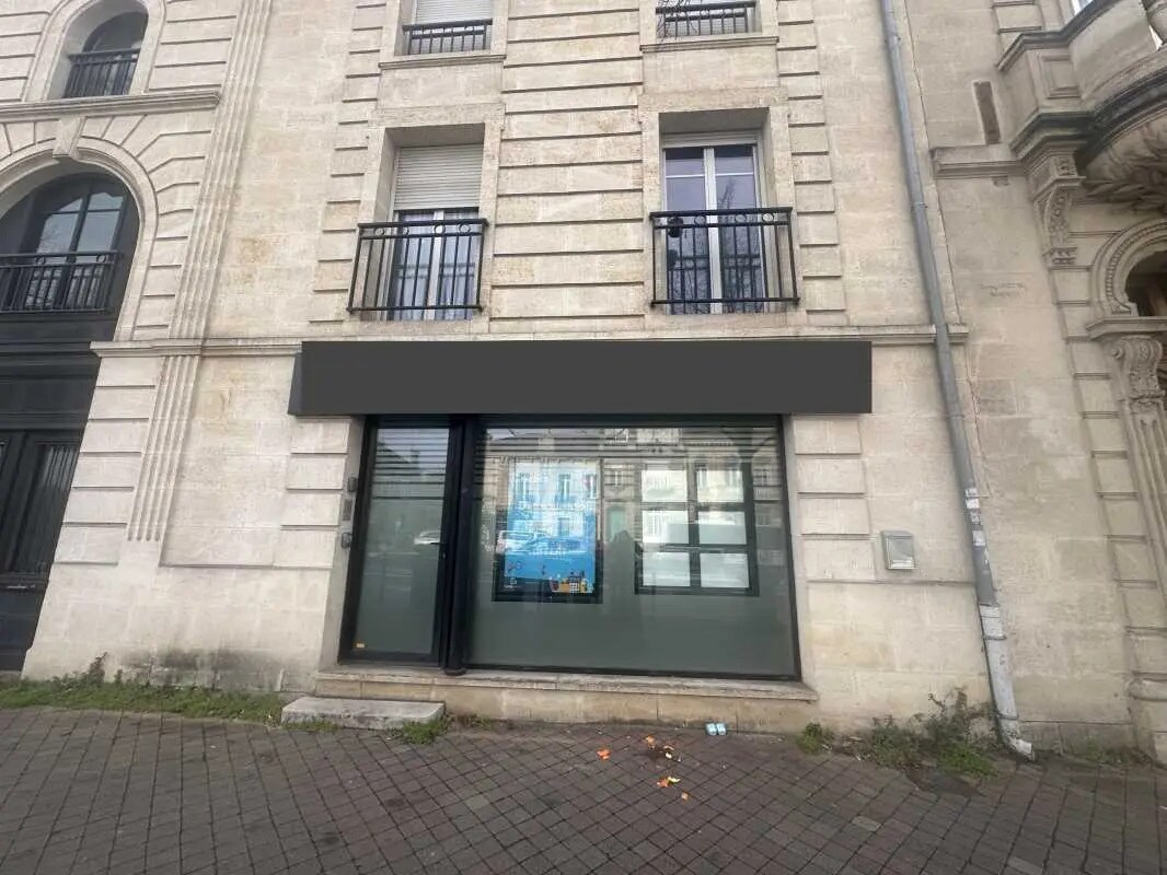 Local commercial dans Bordeaux à louer Photo de l’immeuble– Image 1 sur 10