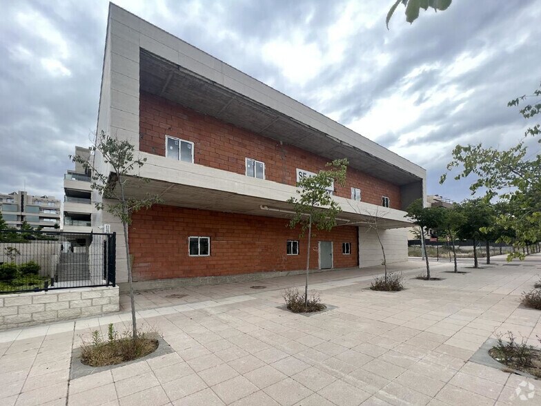 Local commercial dans San Sebastián de los Reyes, Madrid à vendre - Photo de l’immeuble – Image 2 sur 21