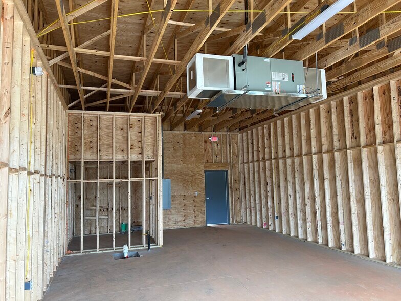 3119 N Pleasantburg, Greenville, SC à louer - Photo de l’immeuble – Image 3 sur 6