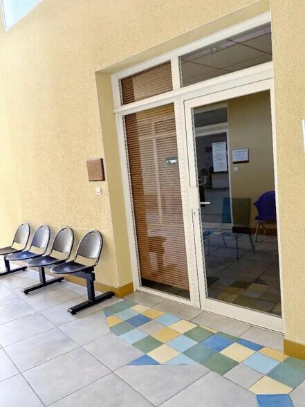 Bureau dans Lunel à vendre - Photo de l’immeuble – Image 3 sur 6