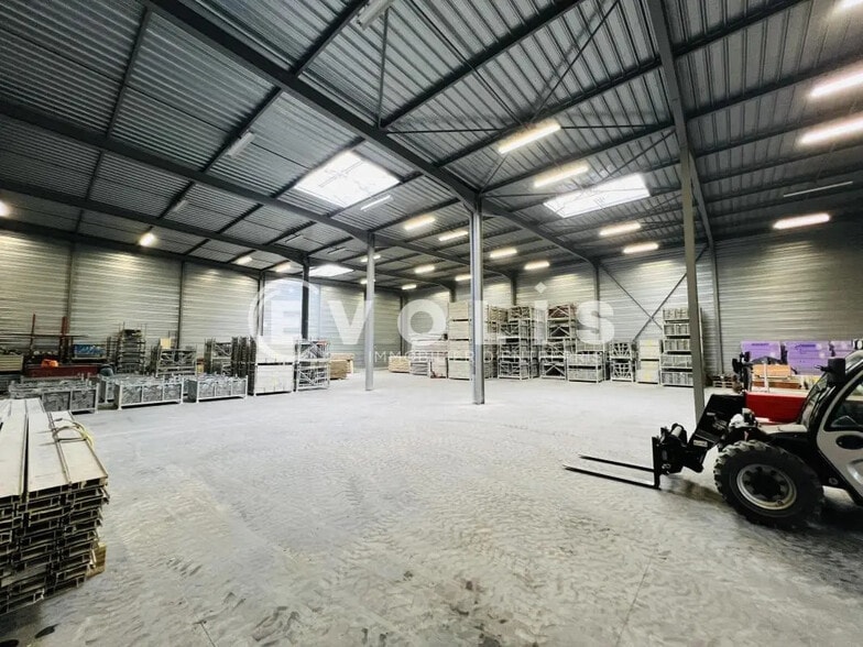 Local d’activités dans Chelles à louer - Photo intérieure – Image 1 sur 3