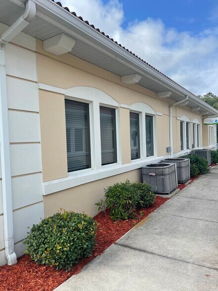 25074 Olympia Ave, Punta Gorda, FL à louer - Photo de l’immeuble – Image 1 sur 20
