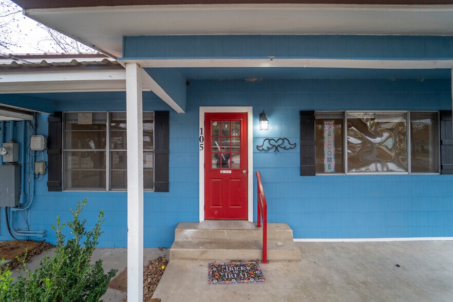 105 Ward St, Cuero, TX à vendre - Photo de l’immeuble – Image 2 sur 28