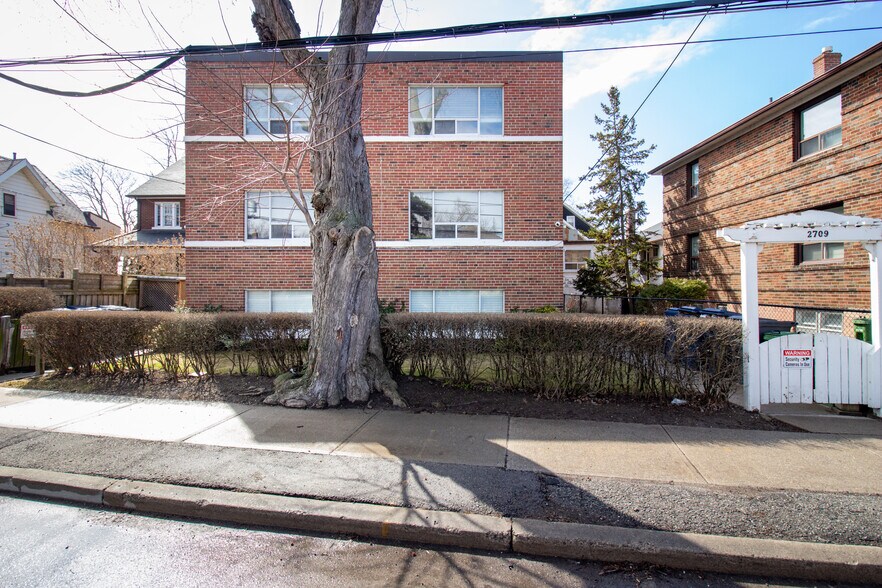 2709 Lake Shore Blvd W, Toronto, ON à vendre - Photo de l’immeuble – Image 3 sur 40