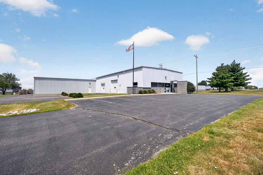 4480 Ray Boll Blvd, Columbus, IN à vendre - Photo de l’immeuble – Image 2 sur 15