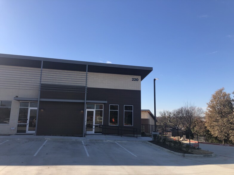 220 O Connor Ridge, Irving, TX à vendre - Photo de l’immeuble – Image 2 sur 9
