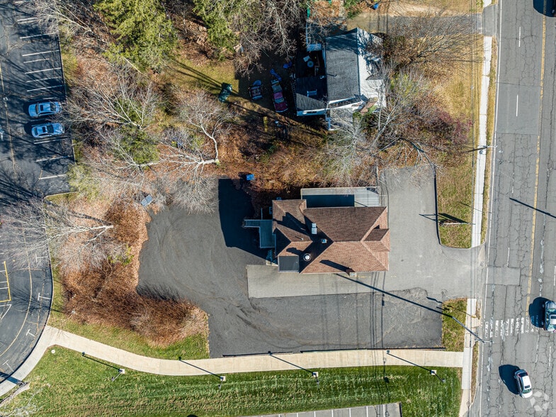 702 Chase Pky, Waterbury, CT à vendre - Aérien – Image 2 sur 4