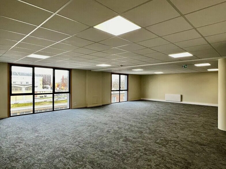 Bureau dans Le Havre à louer - Photo de l’immeuble – Image 1 sur 2