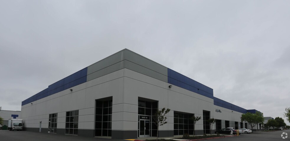 815 Professor Ln, Sacramento, CA à louer - Photo de l’immeuble – Image 3 sur 34