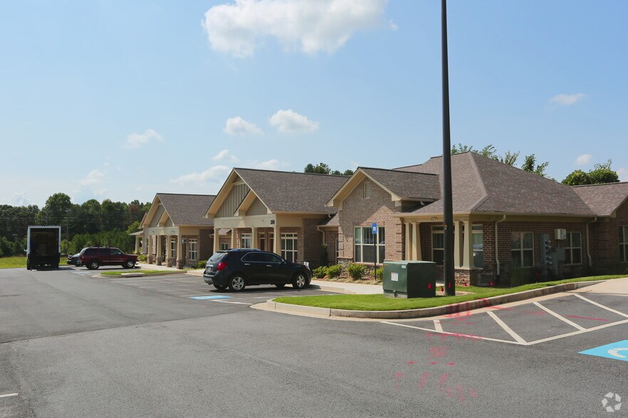 102 Mary Alice Park Rd, Cumming, GA à louer - Photo de l’immeuble – Image 3 sur 4