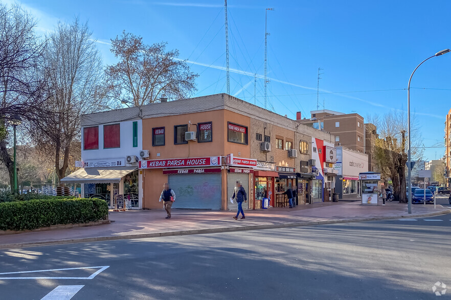 Avenida Reyes Católicos, 23, Alcalá de Henares, Madrid à vendre - Photo de l’immeuble – Image 2 sur 3