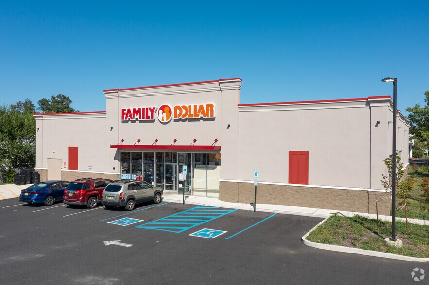 7407 Maple Ave, Pennsauken, NJ à louer - Photo principale – Image 1 sur 8