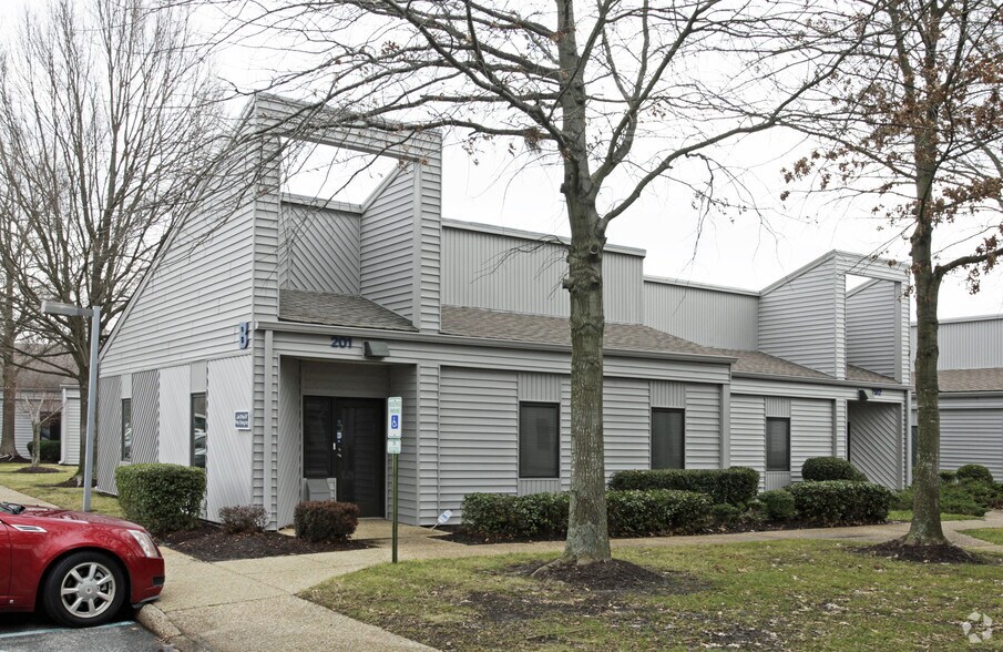 732 Thimble Shoals Blvd, Newport News, VA à vendre - Photo principale – Image 1 sur 11