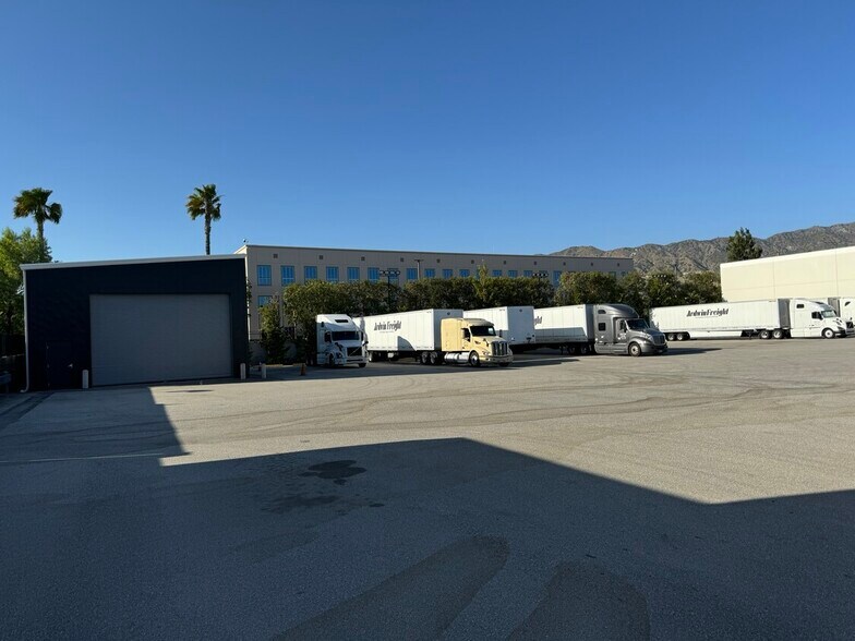 2940 N Hollywood Way, Burbank, CA à louer - Photo de l’immeuble – Image 3 sur 11