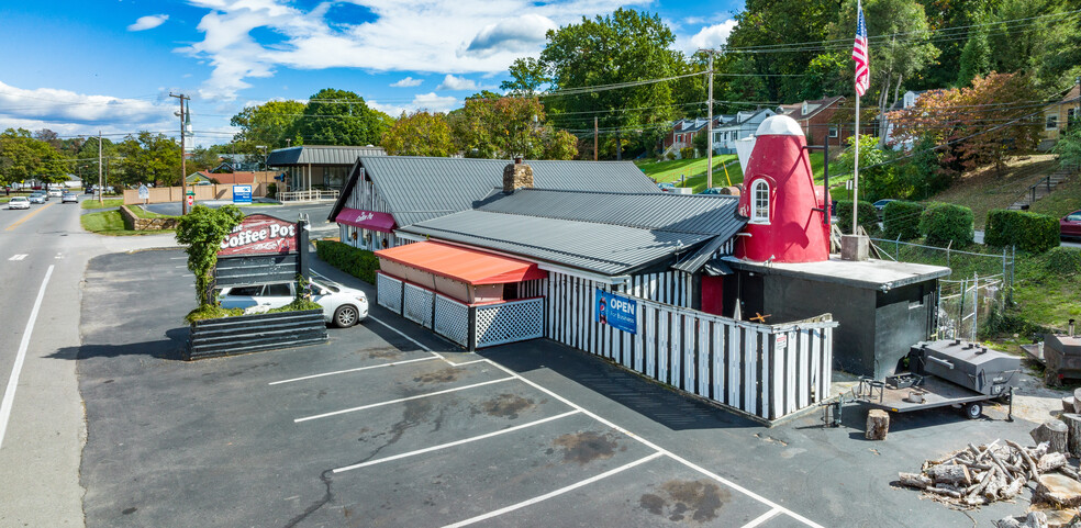 2902 Brambleton Ave SW, Roanoke, VA à vendre - Photo de l’immeuble – Image 3 sur 19