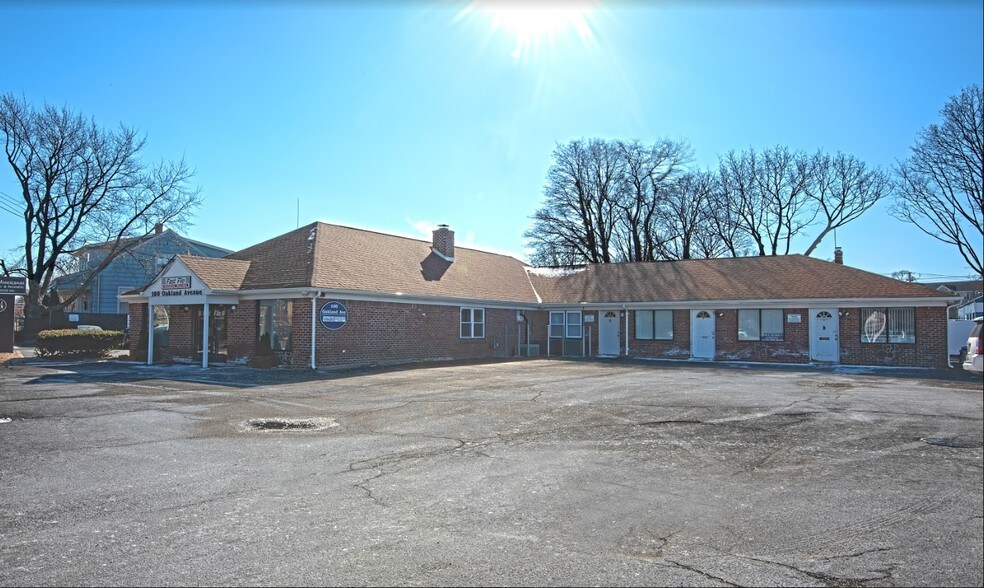 100 Oakland Ave, Port Jefferson, NY à louer - Photo de l’immeuble – Image 3 sur 14