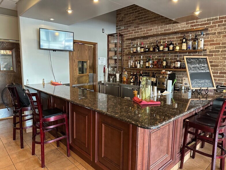 8341 Grand Ave, River Grove, IL à vendre - Photo intérieure – Image 2 sur 14