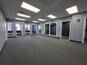 30-50 Whitestone Expy, Flushing, NY à louer Photo intérieure– Image 2 sur 10