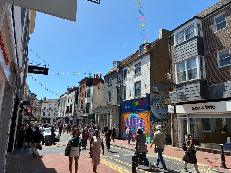 8-11 Bond Street and 1 & 4 Bond Street Cottages, Brighton à vendre - Photo de l’immeuble – Image 3 sur 6