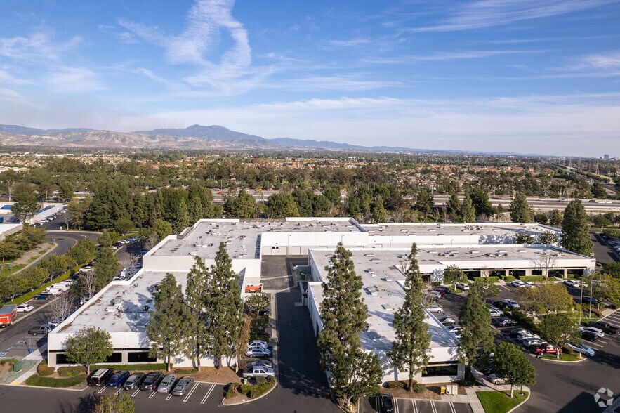 3002 Dow Ave, Tustin, CA à louer - Aérien – Image 3 sur 31