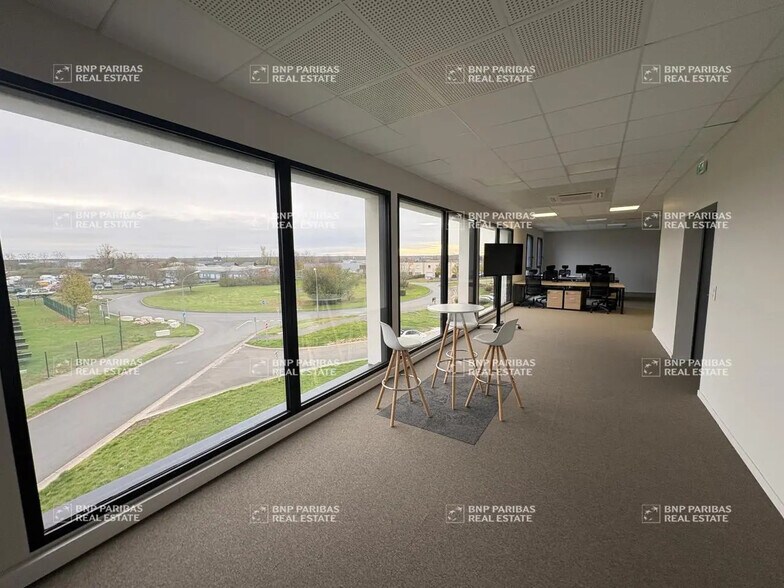 Bureau dans Chargé à louer - Photo intérieure – Image 1 sur 13