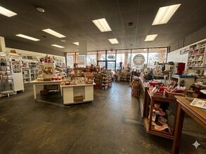 1213 E Front St, Traverse City, MI à louer Photo intérieure– Image 2 sur 11