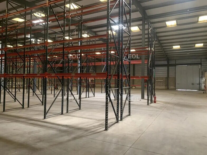 Industriel/Logistique dans Saint-Andiol à louer - Photo intérieure – Image 3 sur 8