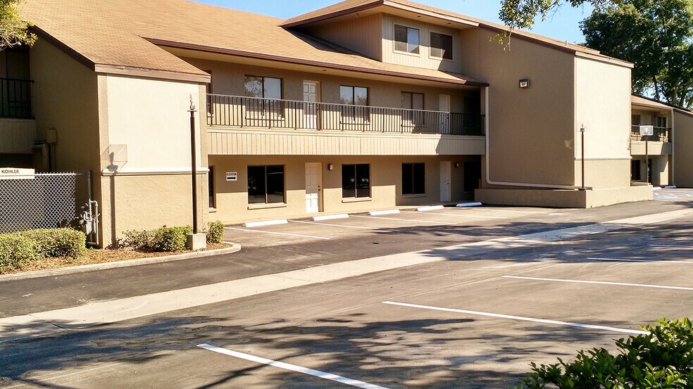 3010 E 138th Ave, Tampa, FL à louer - Photo de l’immeuble – Image 2 sur 5