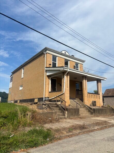 140 N 3rd St, Duquesne, PA à vendre - Photo principale – Image 1 sur 1