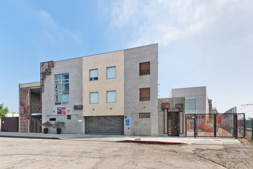 2256 Barry Ave, Los Angeles, CA à vendre - Photo principale – Image 2 sur 32