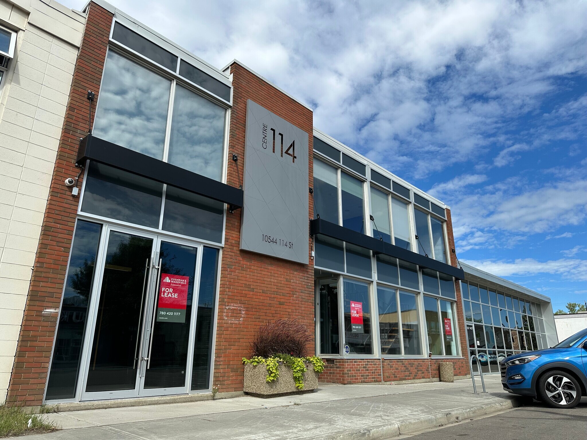 10544 114th St NW, Edmonton, AB à louer Photo principale– Image 1 sur 8