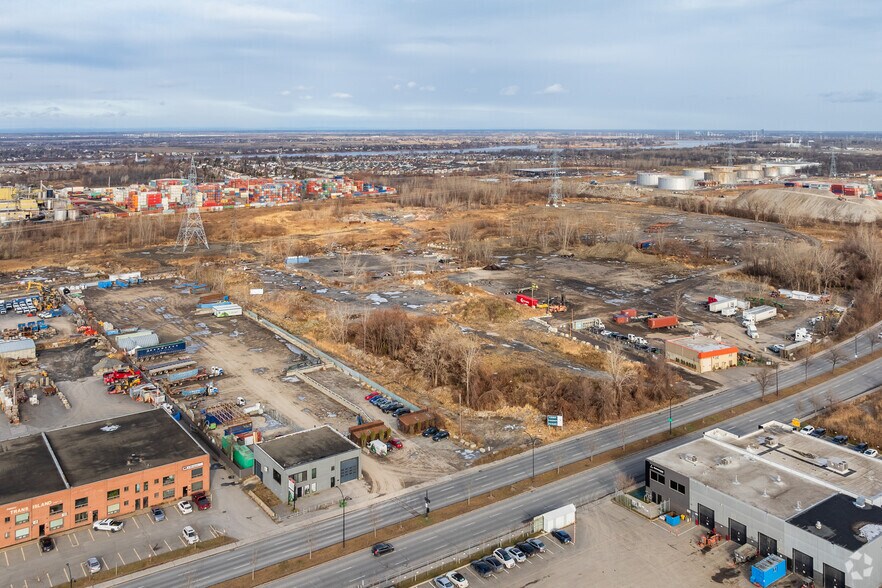 Boul Henri-Bourassa E, Montréal-Est, QC à vendre - Photo de l’immeuble – Image 2 sur 3
