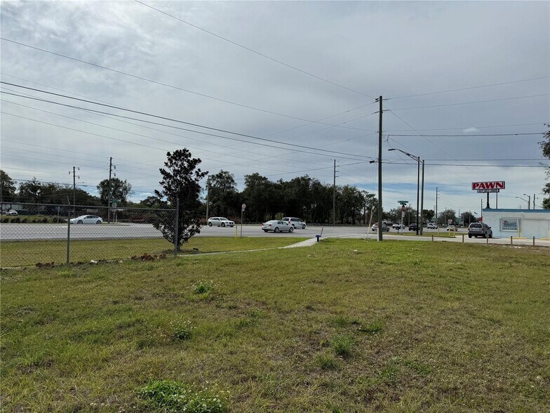1245 Orange Ave, Saint Cloud, FL à vendre - Photo de l’immeuble – Image 3 sur 19