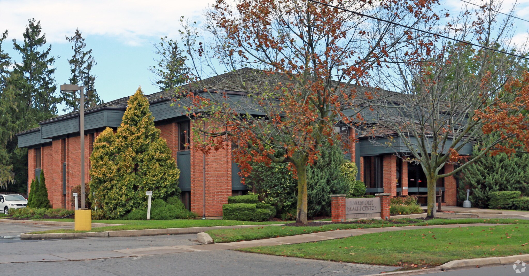 589 Lake St, St Catharines, ON à louer Photo de l’immeuble– Image 1 sur 11