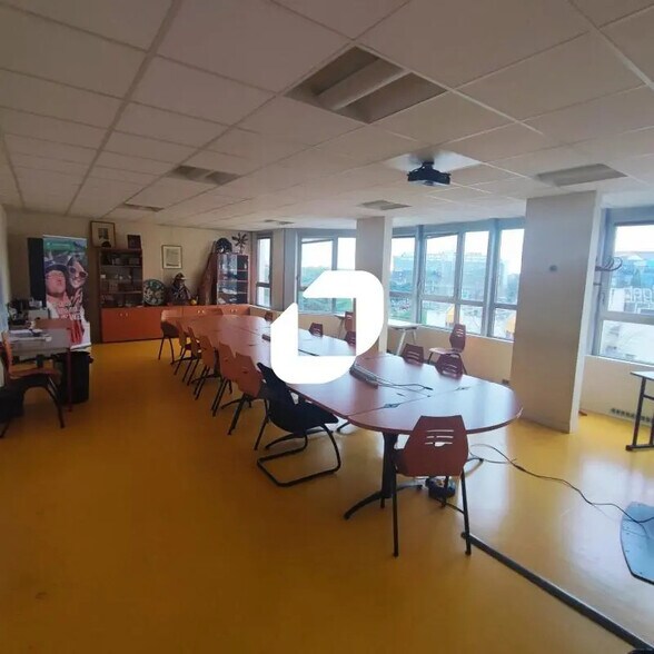 Bureau dans Noisy-le-Grand à vendre - Photo de l’immeuble – Image 2 sur 7