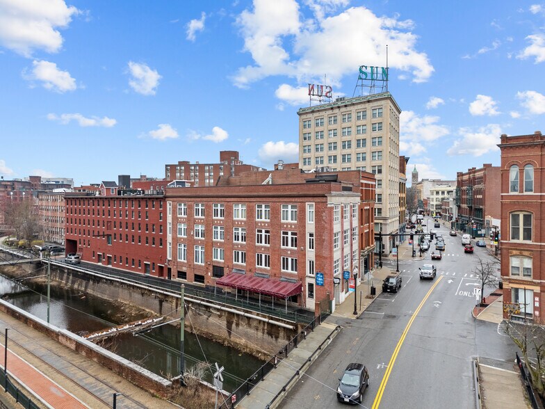 15 Kearney Sq, Lowell, MA à vendre - Photo de l’immeuble – Image 1 sur 47